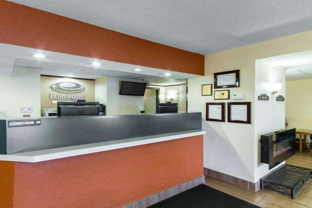 Econo Lodge Madison East Extérieur photo