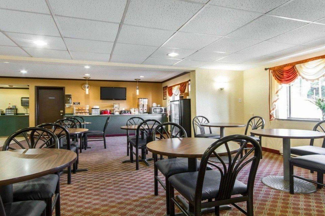 Econo Lodge Madison East Extérieur photo
