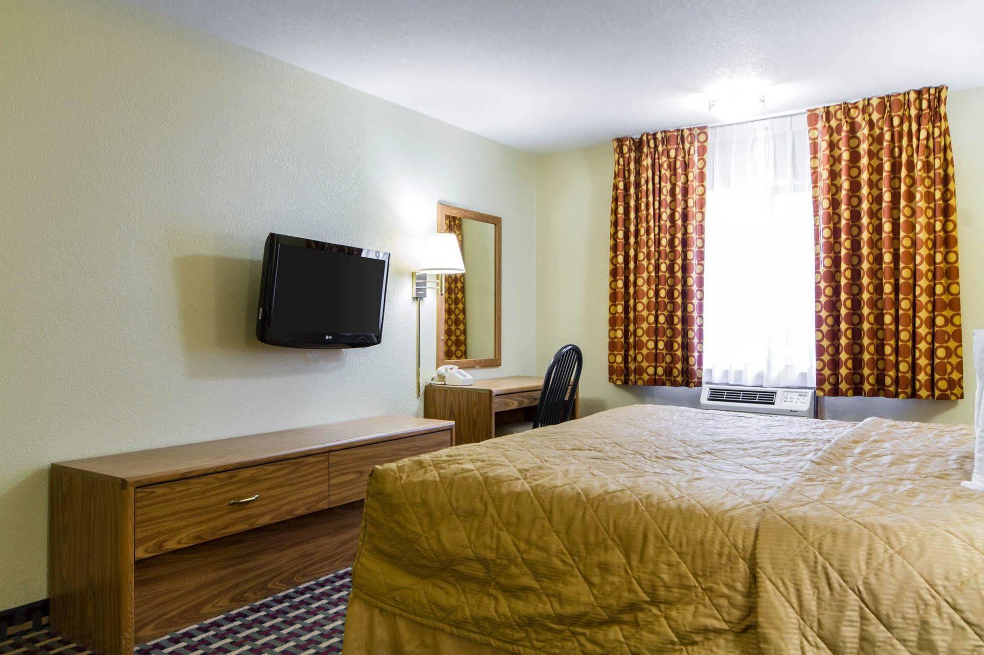 Econo Lodge Madison East Extérieur photo